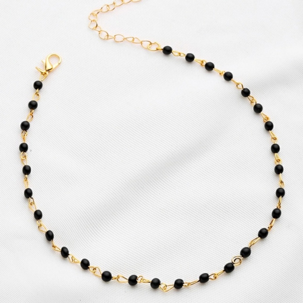 NWT Contrast Beaded Delicate Necklace
